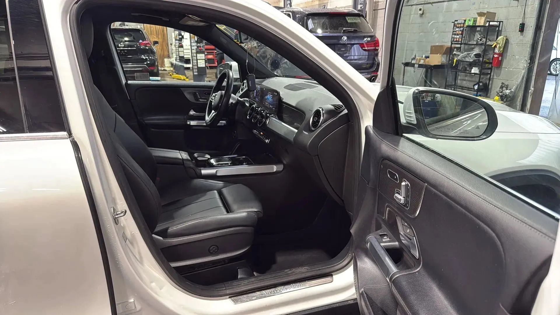 Used 2021 Mercedes-Benz GLB 250 4MATIC image 24