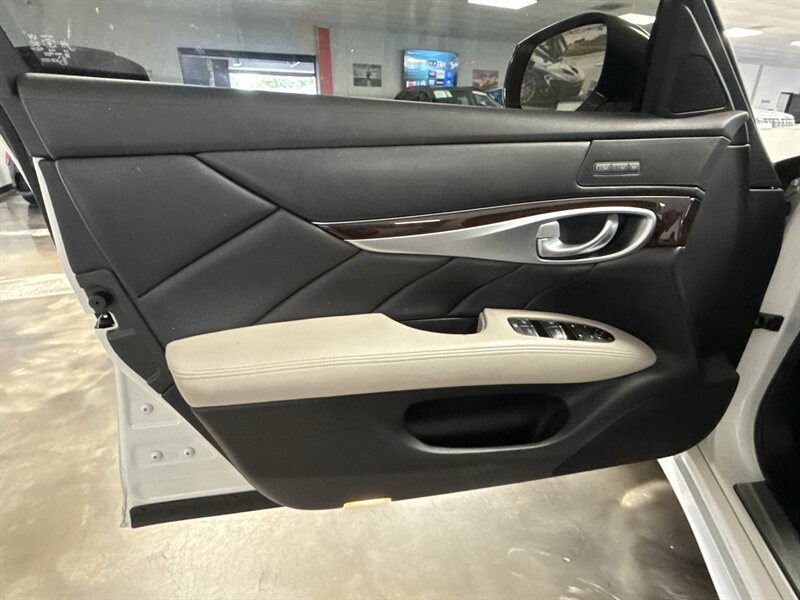 Used 2015 INFINITI Q70 3.7 w/ Sport Package RWD image 14