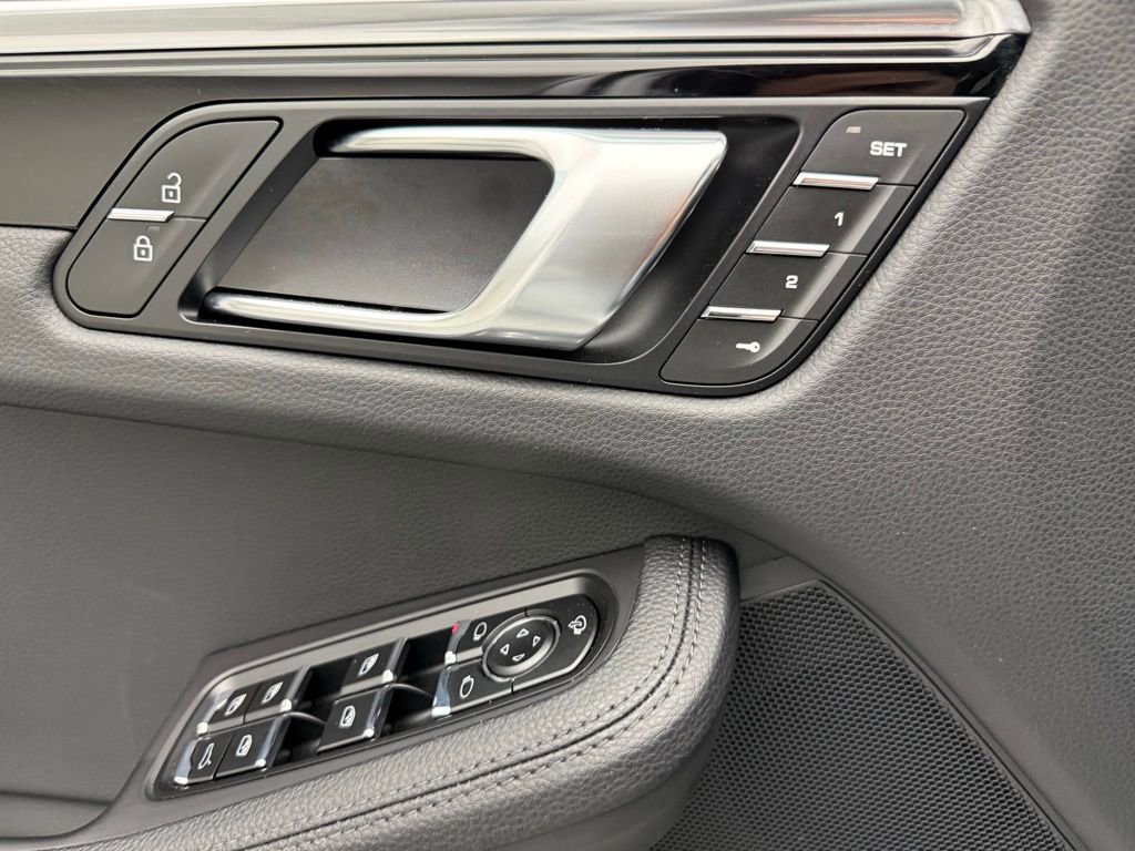 Used 2024 Porsche Macan image 18