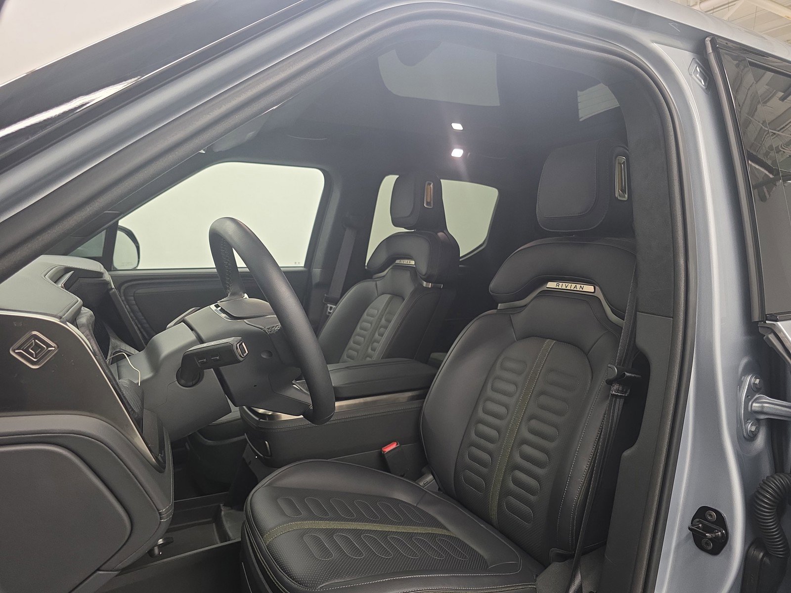 Used 2024 Rivian R1T Adventure AWD/4WD image 20