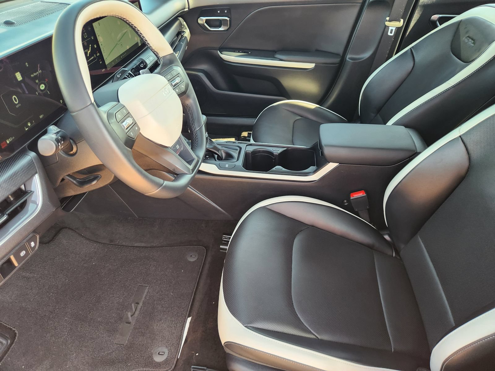 Used 2025 Kia K4 GT-Line w/ GT-Line Premium Package FWD image 13