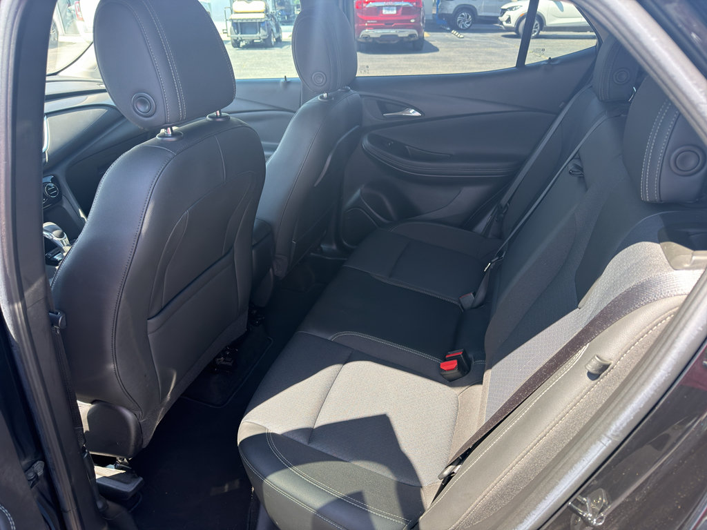 Used 2022 Buick Encore GX Select w/ Sport Touring Package FWD image 8