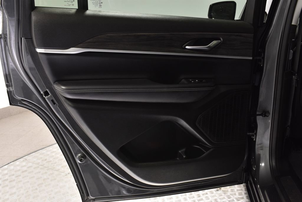 Used 2023 Jeep Grand Cherokee L Limited image 26