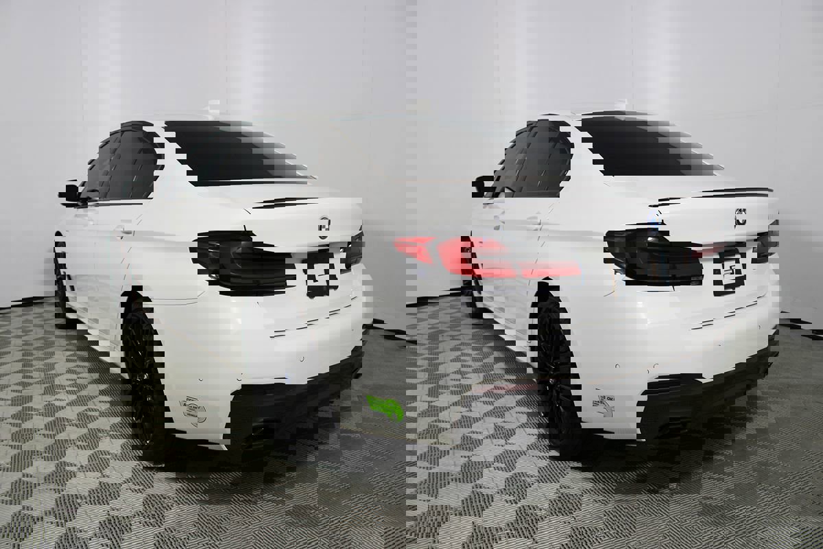 Used 2023 BMW 530e w/ M Sport Package image 42