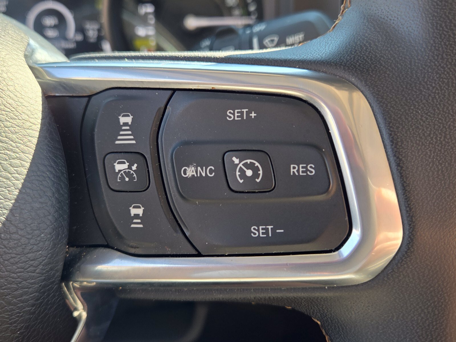 Used 2024 Jeep Wrangler Unlimited Sahara AWD/4WD image 27
