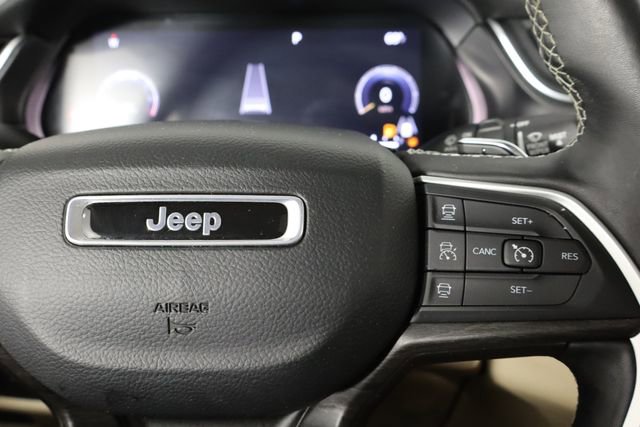 Used 2022 Jeep Grand Cherokee Limited AWD/4WD image 10