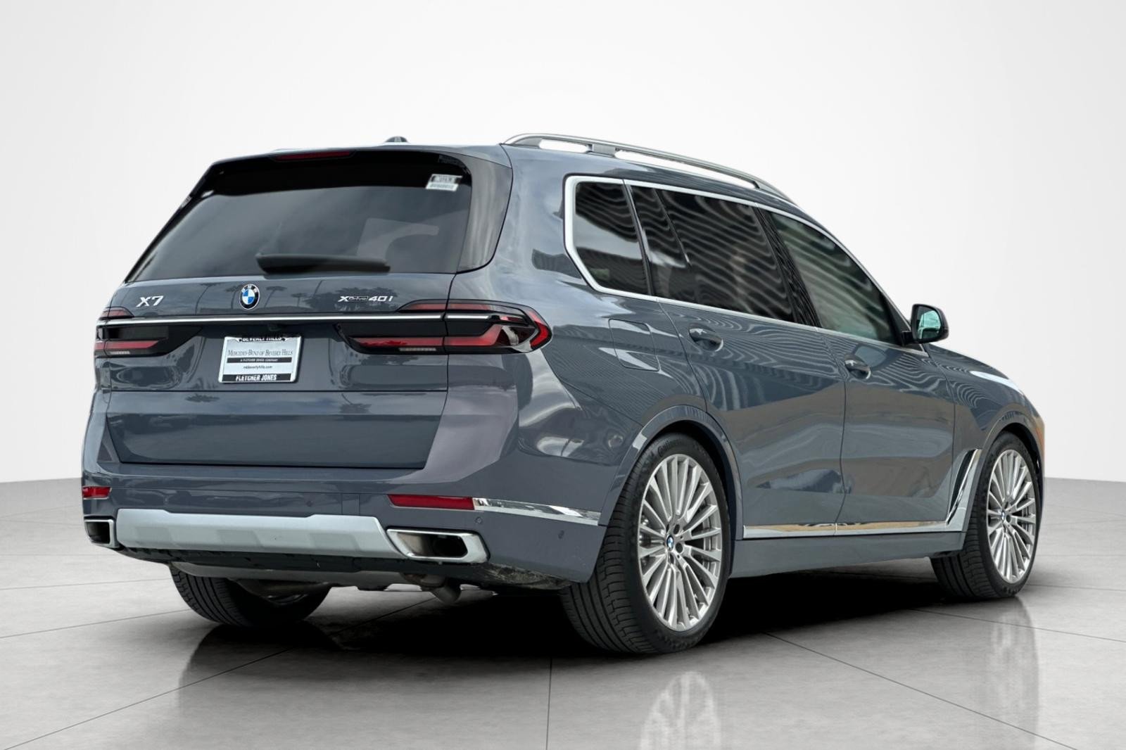 Used 2024 BMW X7 xDrive40i w/ Premium Package AWD/4WD image 5