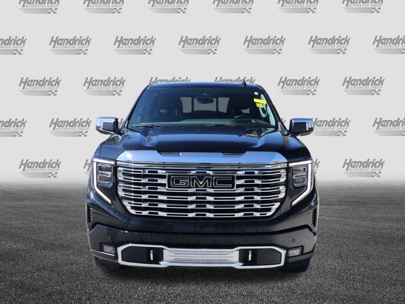 Used 2023 GMC Sierra 1500 Denali w/ Technology Package AWD/4WD image 3