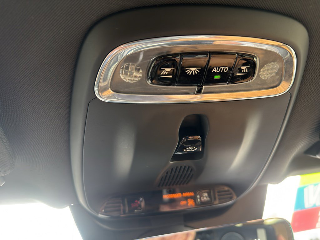 Used 2018 Volvo XC90 T6 Momentum w/ Convenience Package image 17