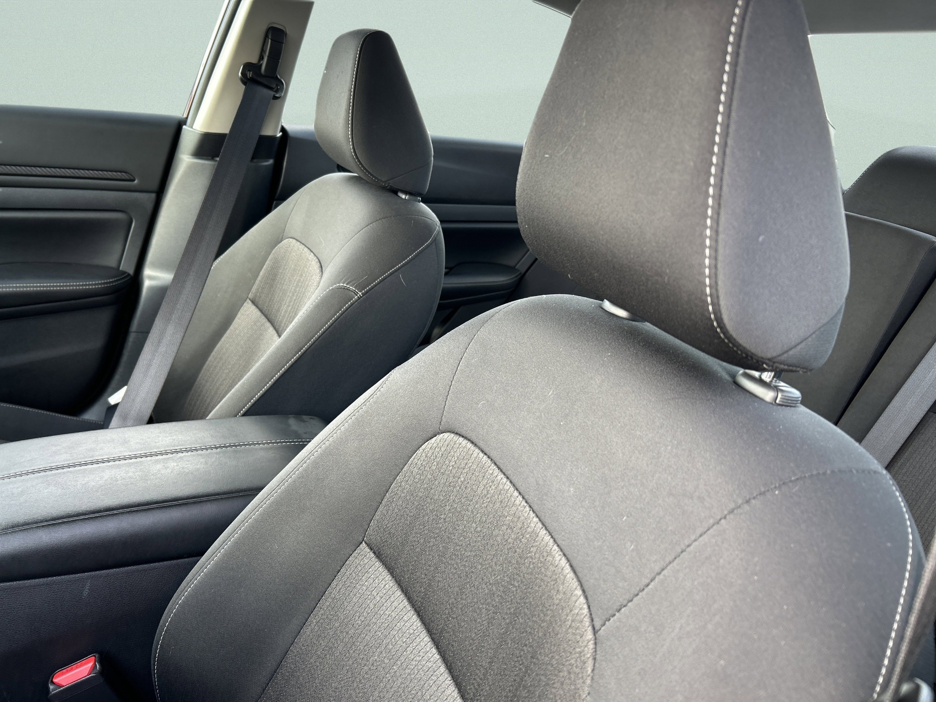 Used 2025 Nissan Altima 2.5 SV FWD image 12