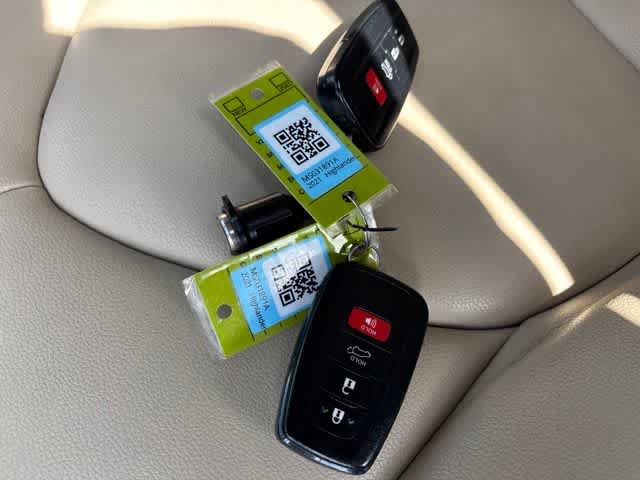 Used 2021 Toyota Highlander XLE FWD image 26