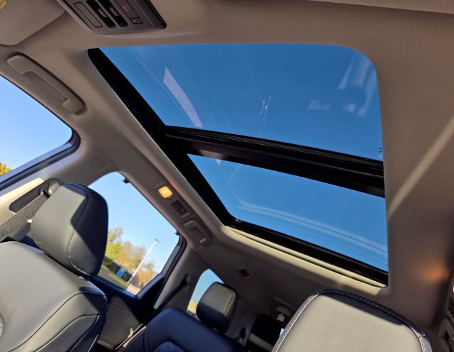 New 2026 Nissan Pathfinder Platinum FWD image 10