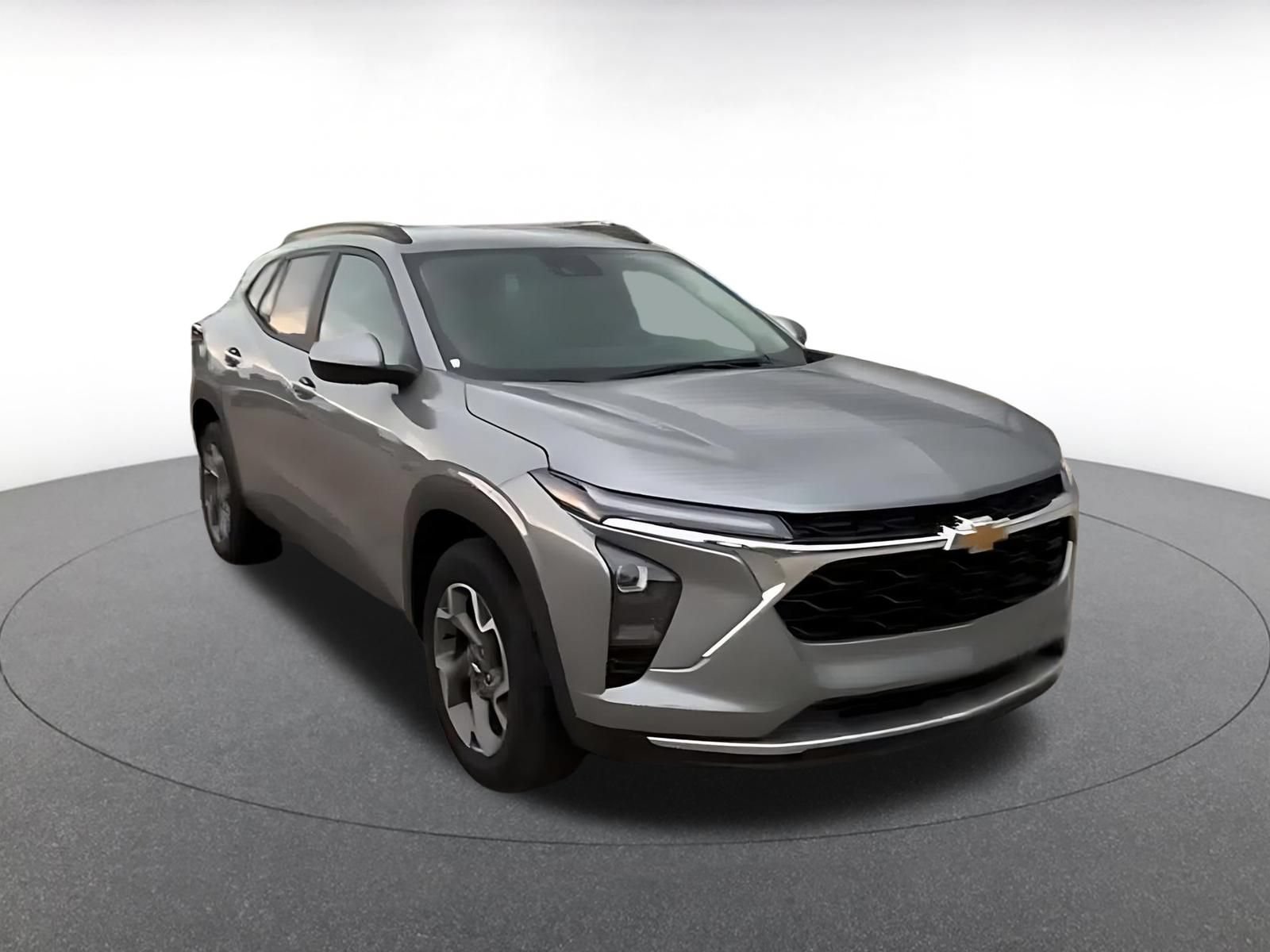 Used 2025 Chevrolet Trax LT FWD image 3