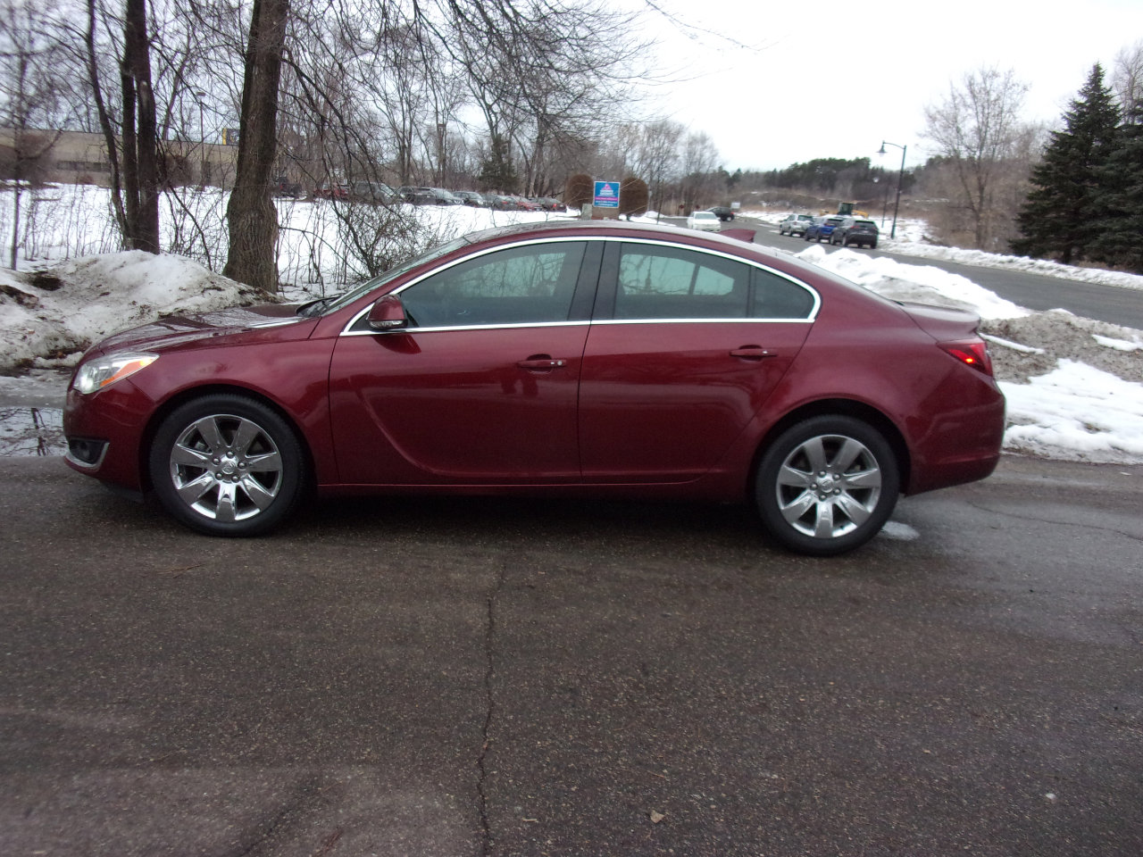 Used 2017 Buick Regal Premium w/ Driver Confidence Package #2 image 2