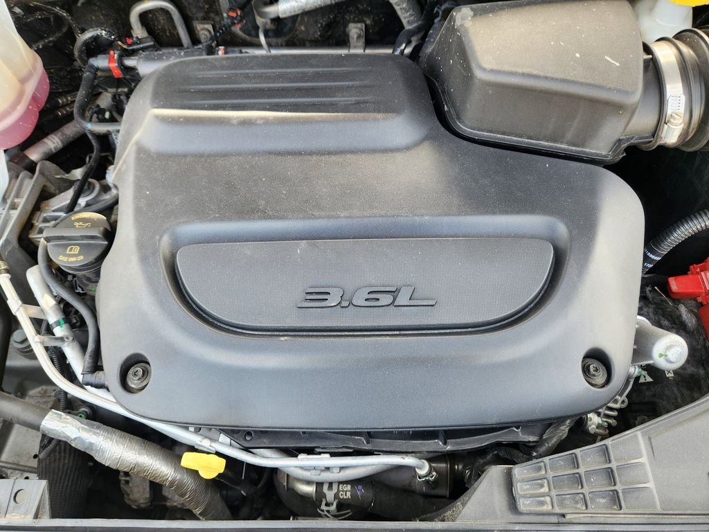 Used 2023 Chrysler Pacifica Limited FWD image 32