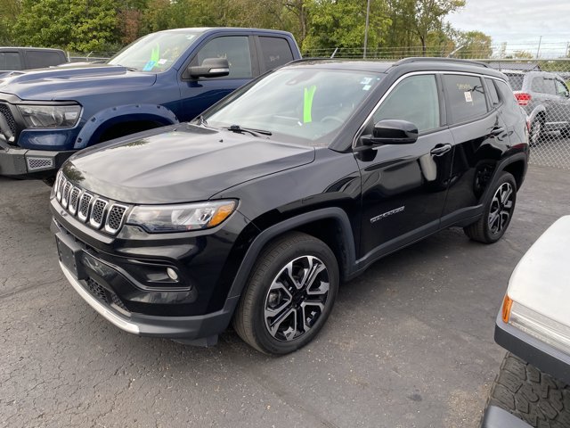 Used 2023 Jeep Compass Limited w/ Sun and Sound Group AWD/4WD image 3