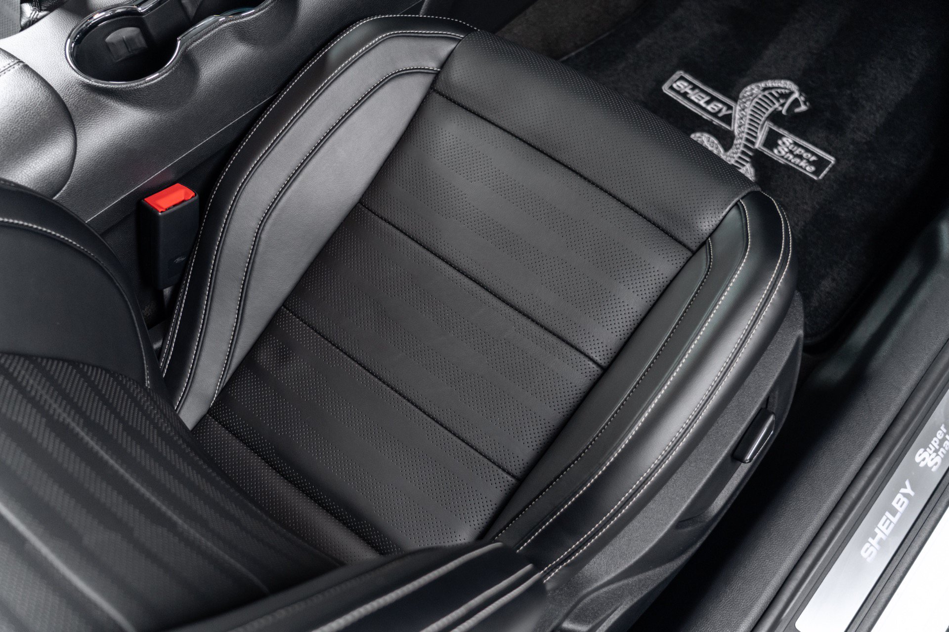 Used 2015 Ford Mustang GT Premium w/ Equipment Group 401A RWD image 44