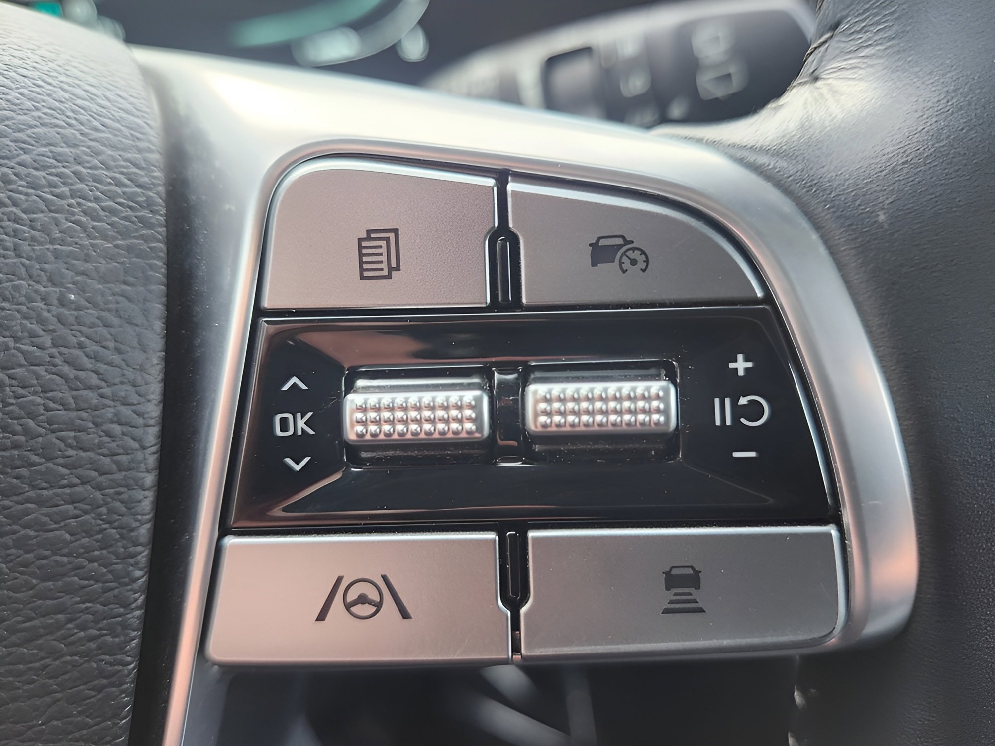 Used 2023 Kia Telluride LX image 18