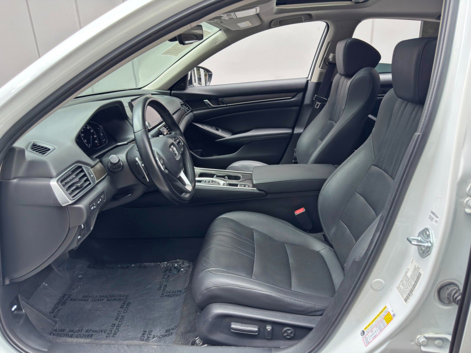Used 2022 Honda Accord Touring image 16