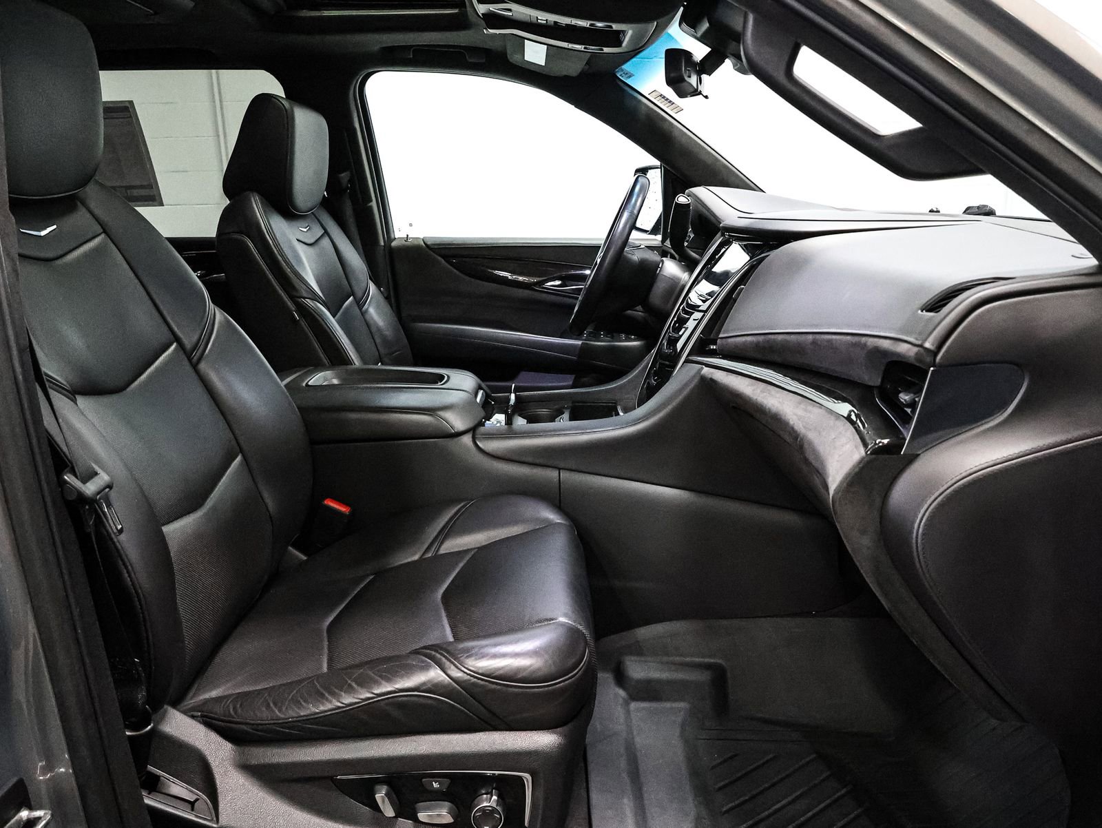 Used 2019 Cadillac Escalade ESV Platinum image 24