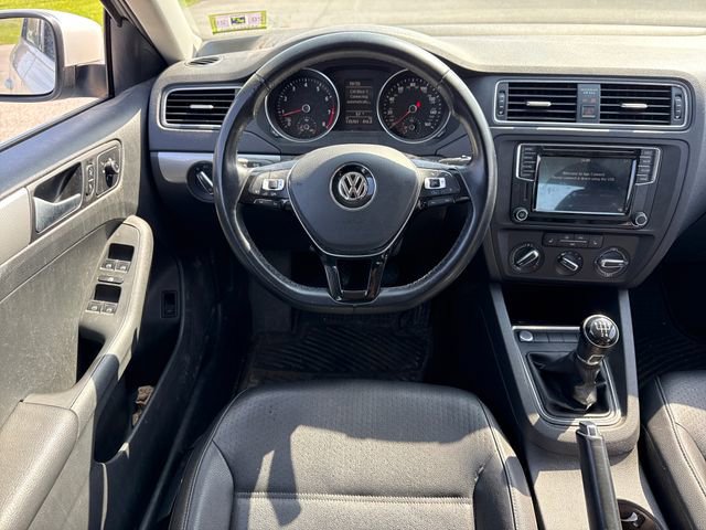 Used 2017 Volkswagen Jetta SE image 19