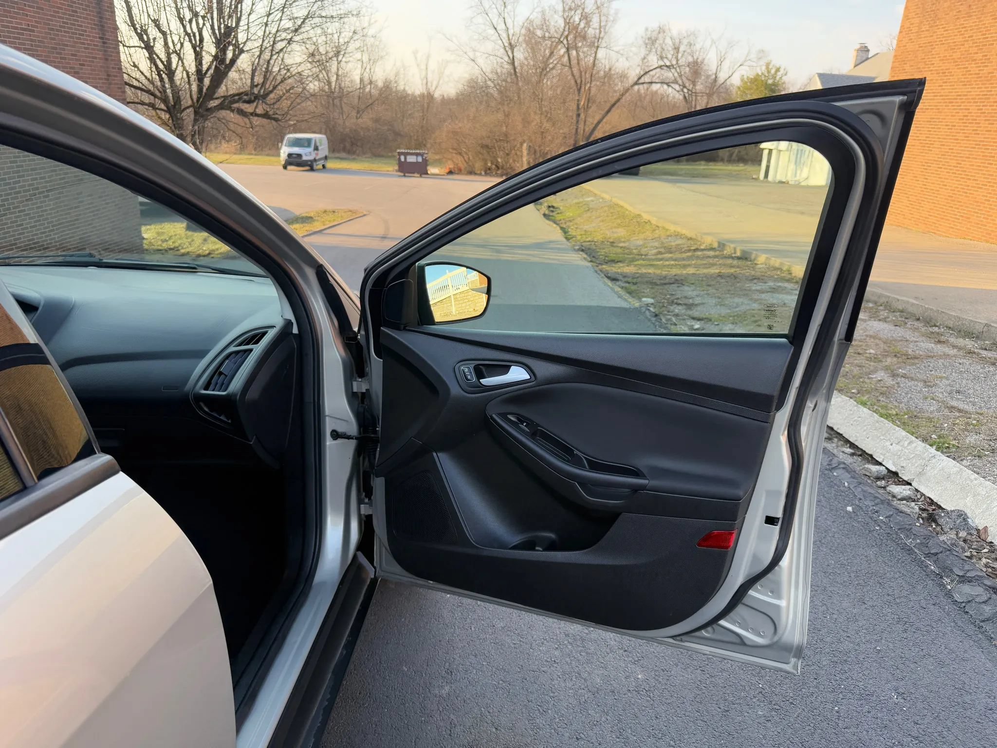 Used 2015 Ford Focus SE FWD image 39
