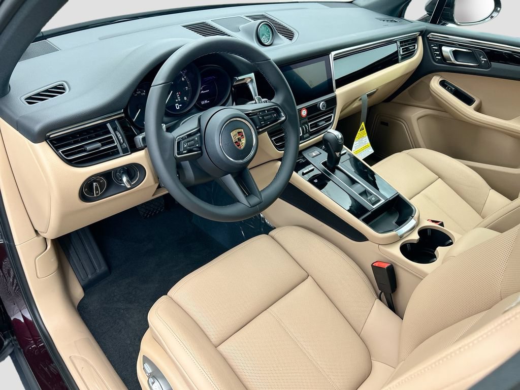 Used 2026 Porsche Macan AWD/4WD image 4