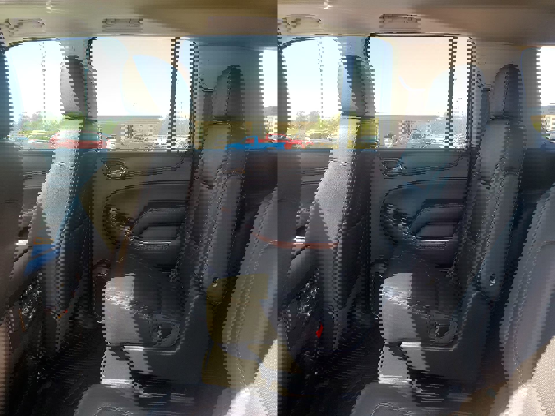 Used 2015 Chevrolet Suburban LTZ AWD/4WD image 32