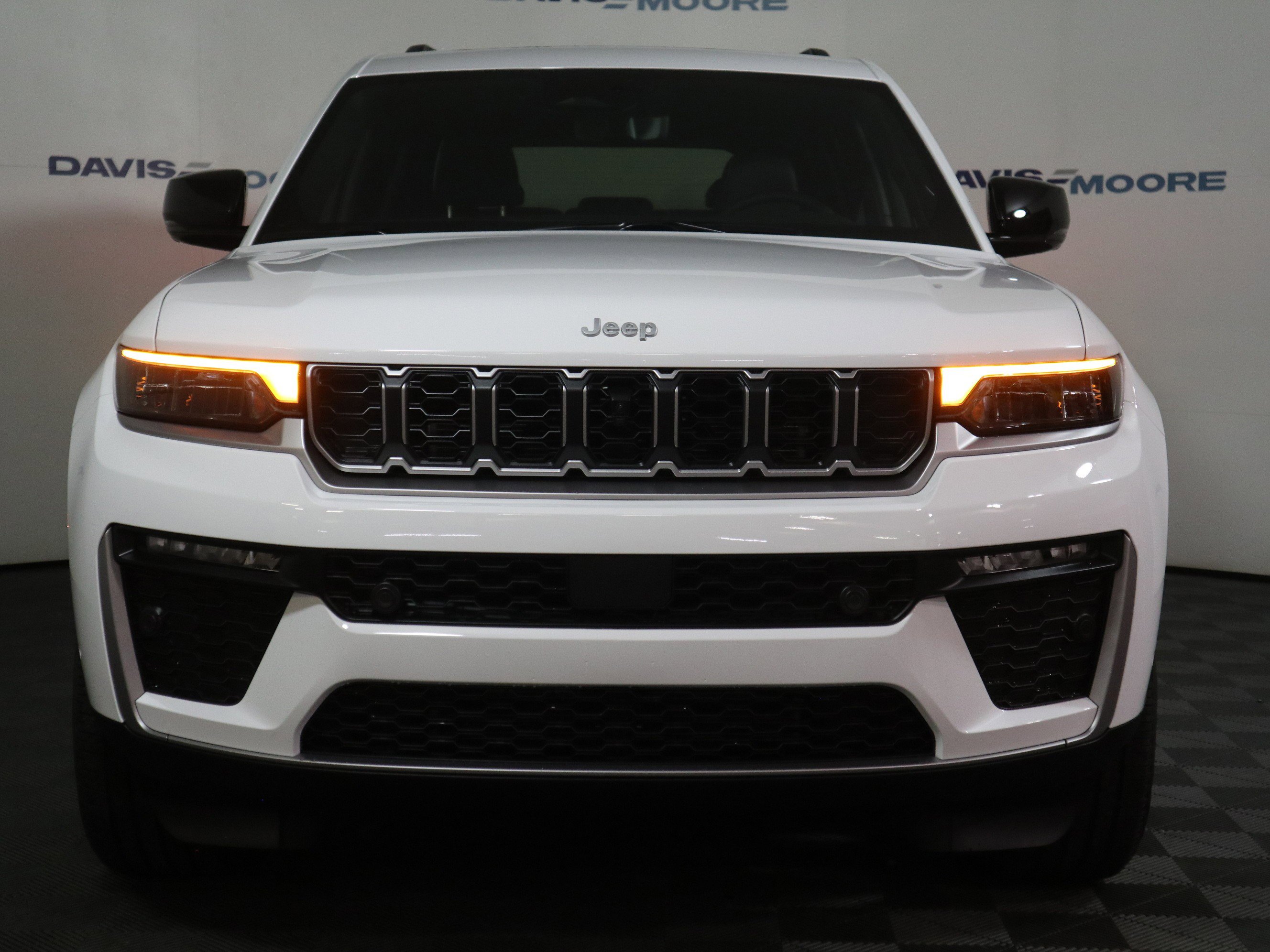 New 2026 Jeep Grand Cherokee Limited w/ Luxury Tech Group II AWD/4WD image 13