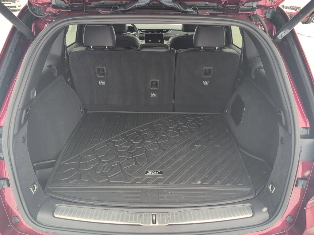 Used 2023 Jeep Grand Cherokee Overland image 18