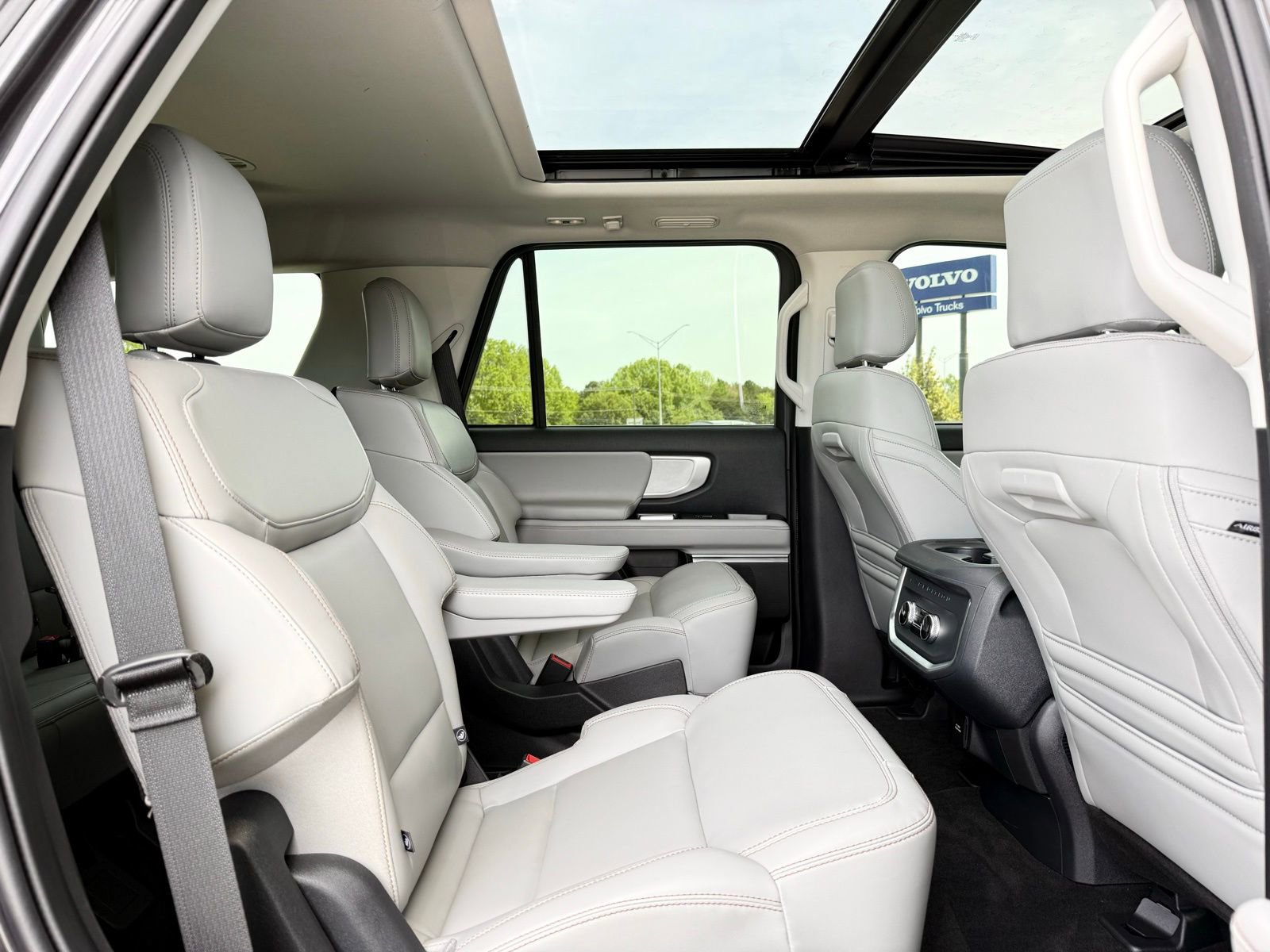 Used 2025 Ford Expedition Active image 27