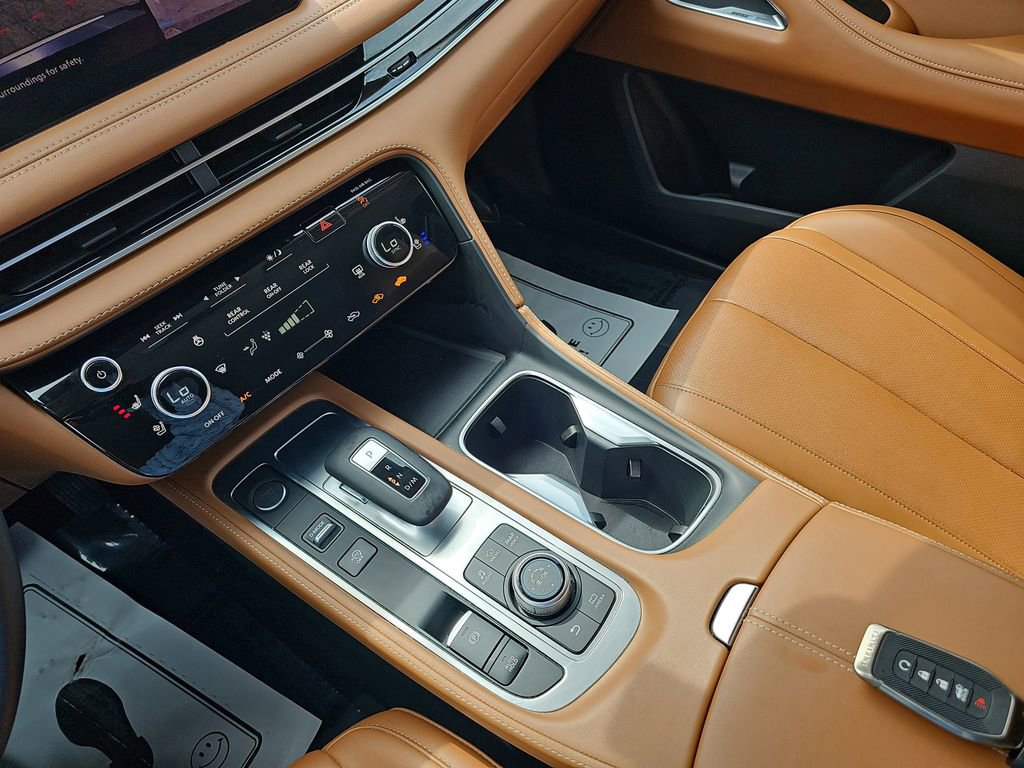 Used 2025 INFINITI QX60 Sensory image 30