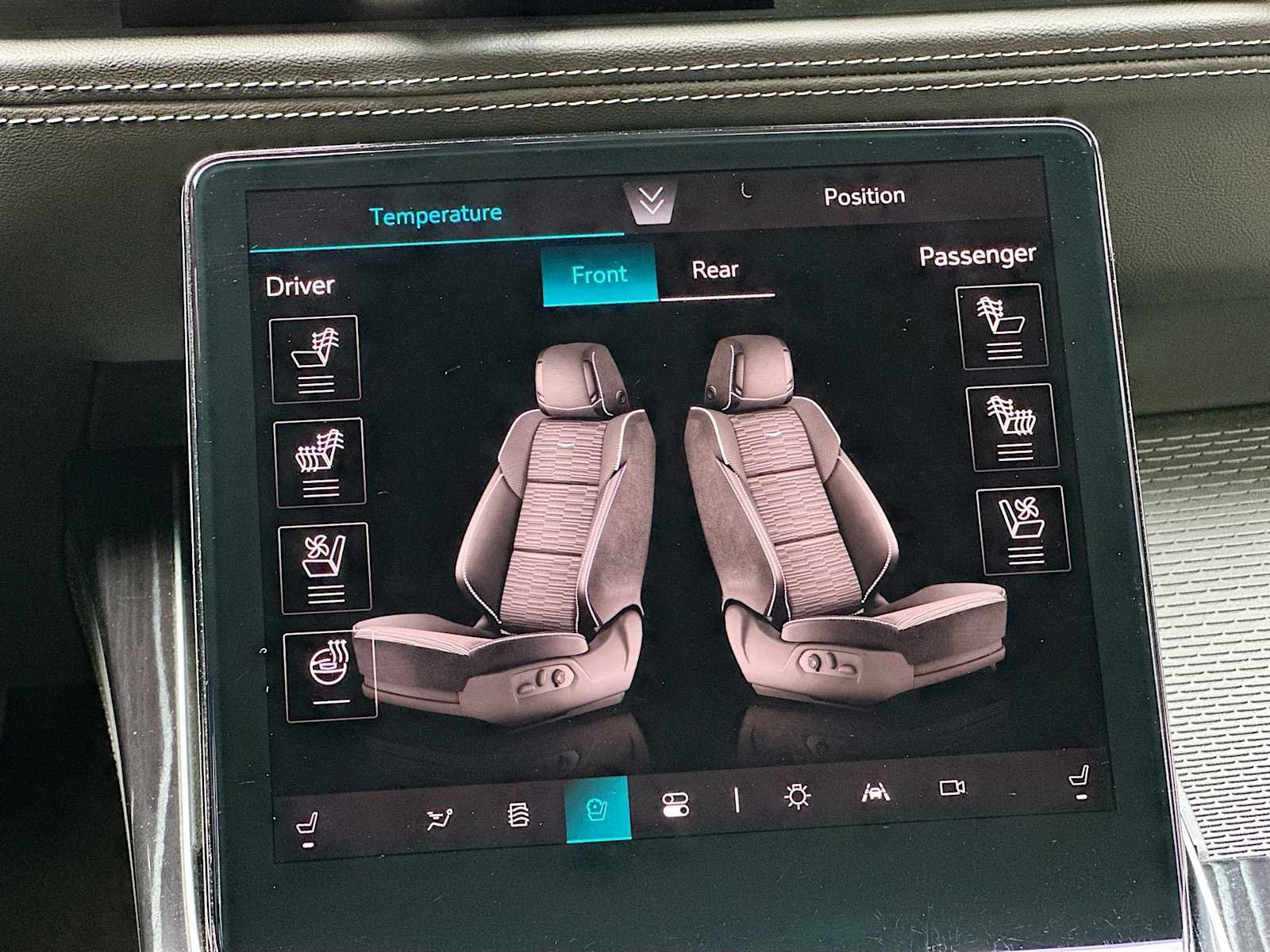 Used 2025 Cadillac Escalade Sport w/ LPO, Floor Liner Package AWD/4WD image 21