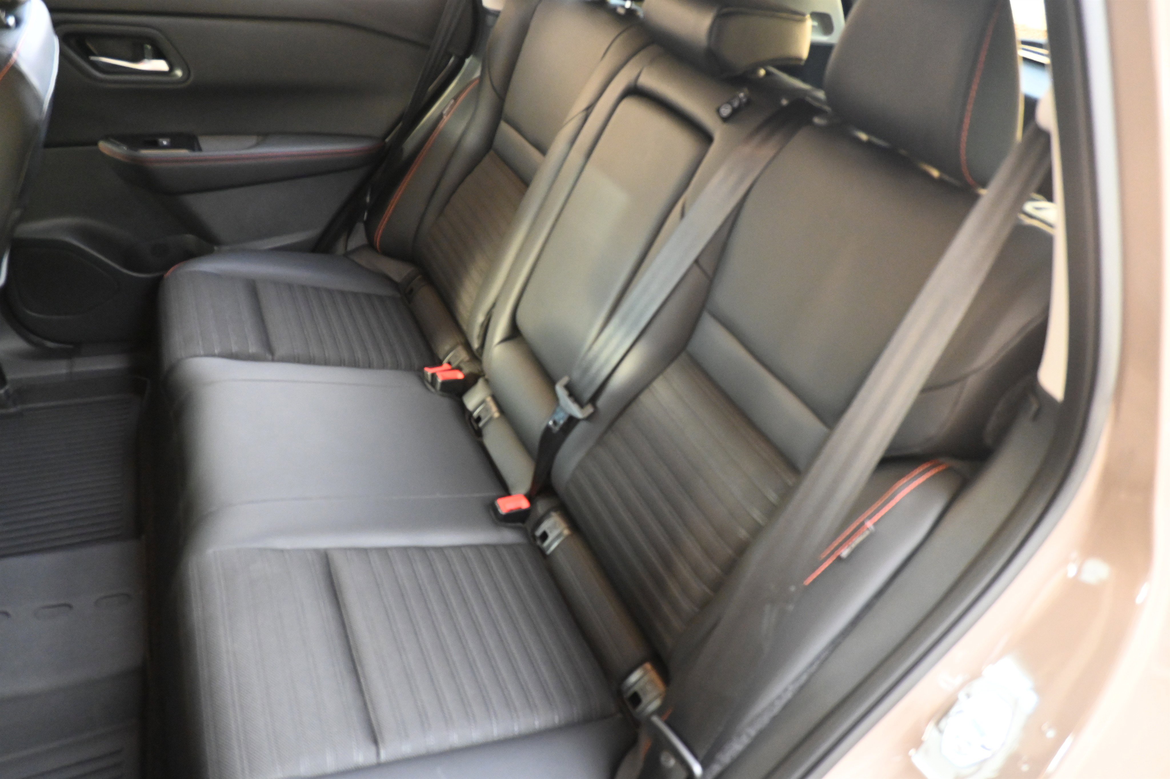 Used 2025 Nissan Rogue SV w/ Rock Creek Premium Package image 17
