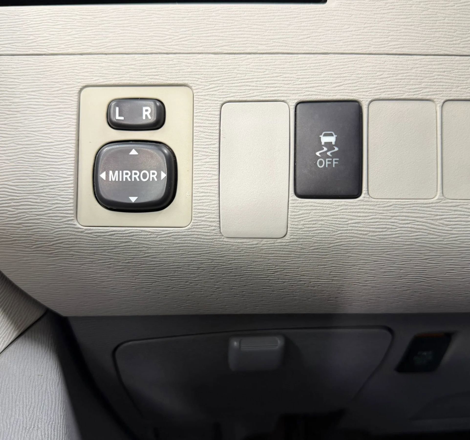 Used 2011 Toyota Sienna LE FWD image 30