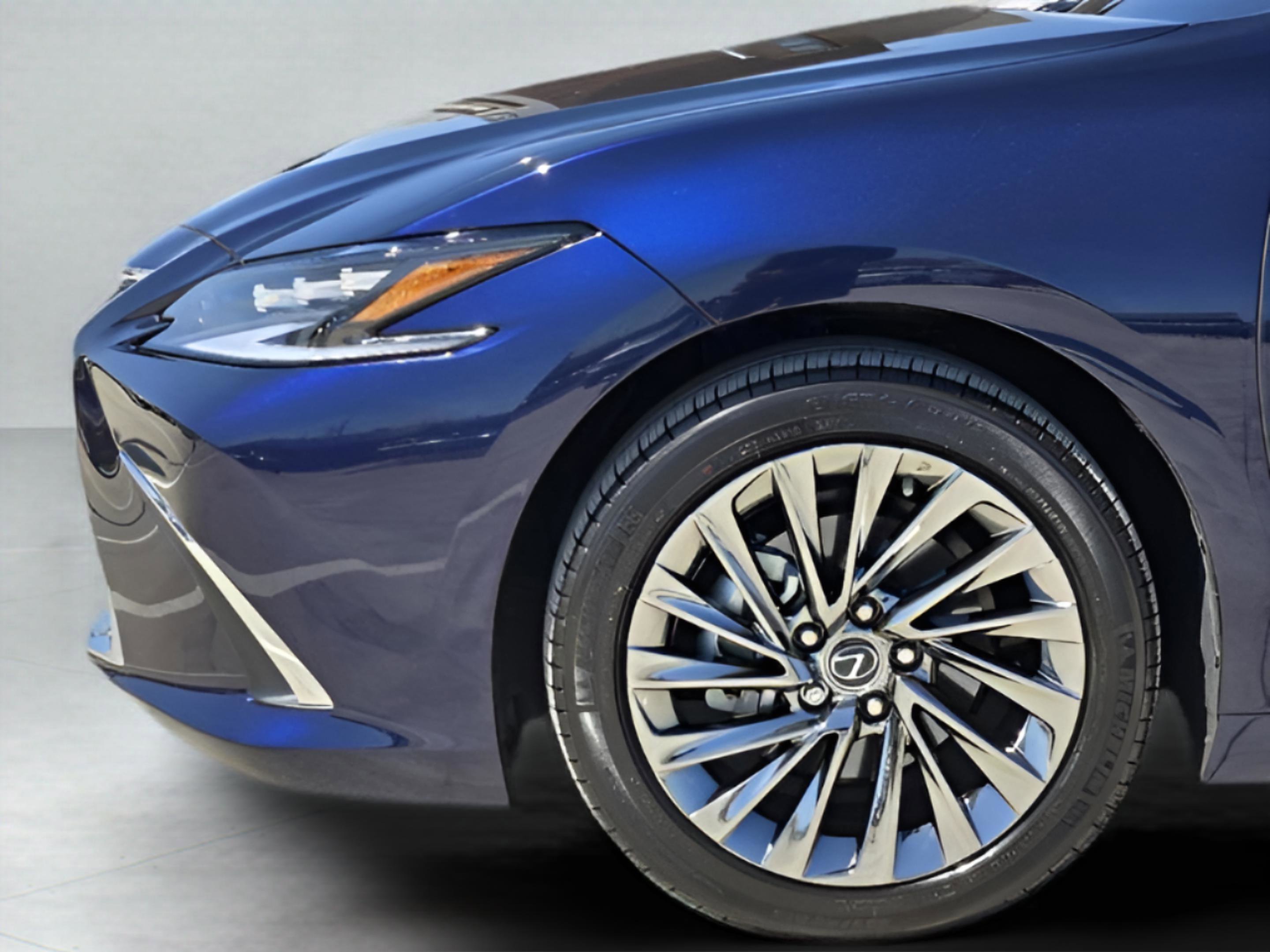 Used 2025 Lexus ES 350 Ultra Luxury w/ Accessory Package (Z2) image 28