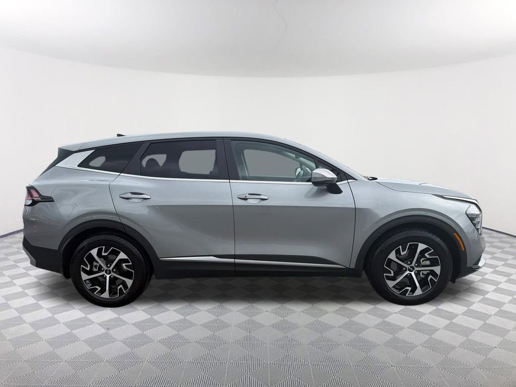 Used 2024 Kia Sportage EX FWD image 4