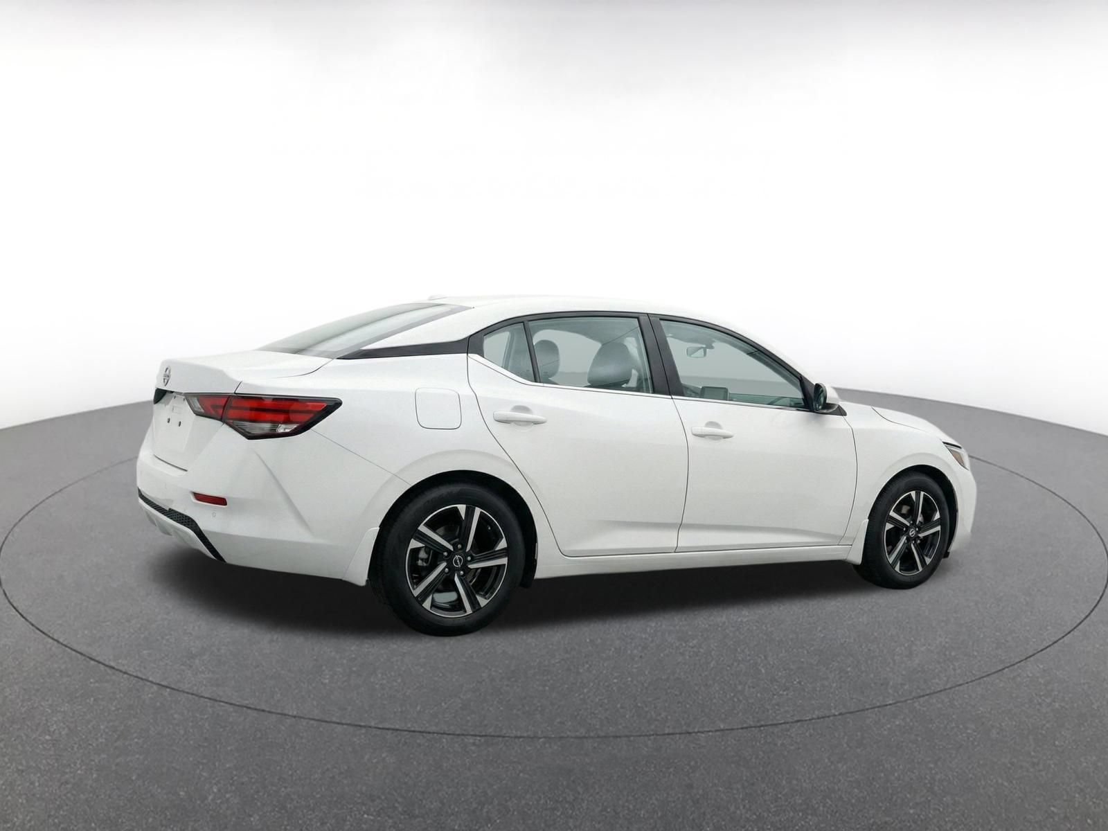 Used 2025 Nissan Sentra SV FWD image 9