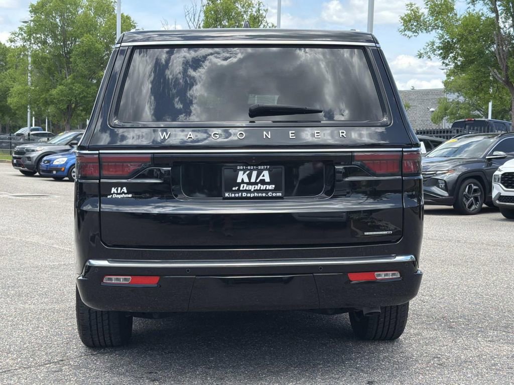 Used 2024 Jeep Wagoneer L Series II RWD image 5