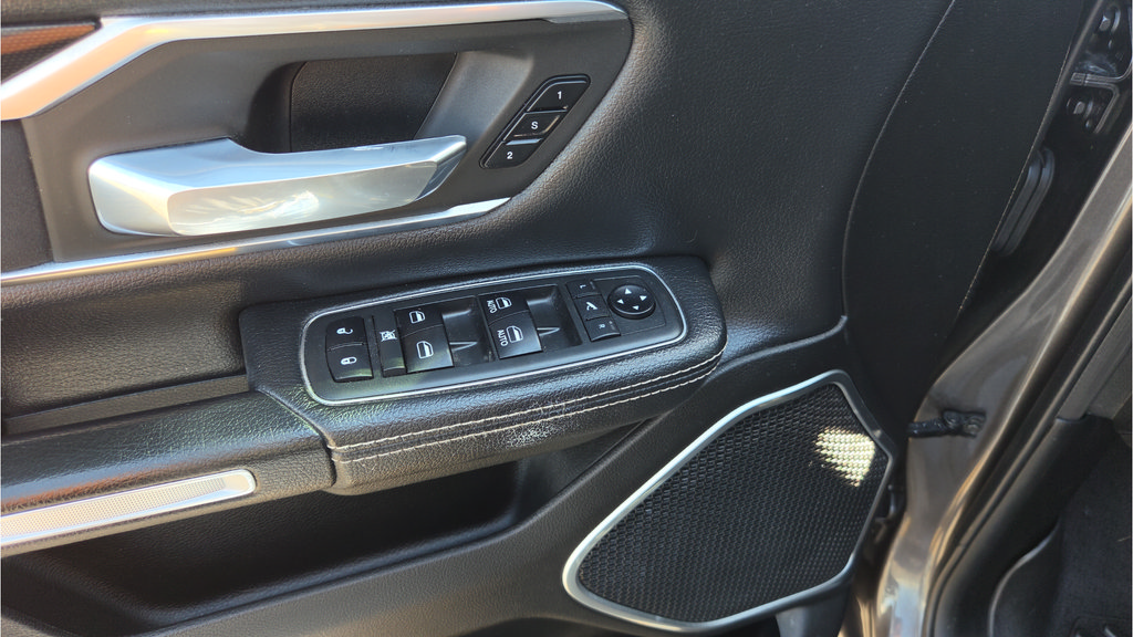 Used 2019 RAM 1500 Laramie w/ Sport Appearance Package AWD/4WD image 24