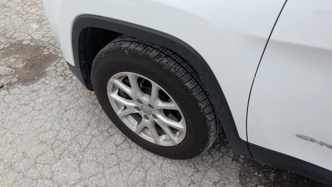 Used 2015 Jeep Cherokee Latitude w/ Cold Weather Group image 14