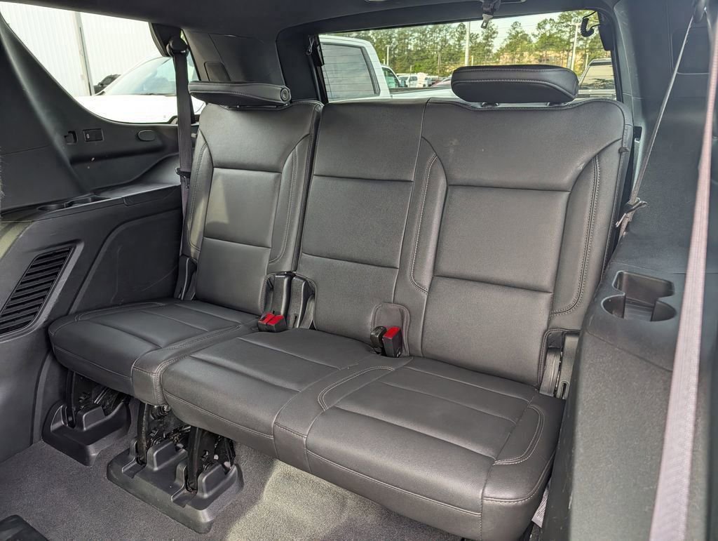 Used 2022 Chevrolet Tahoe Z71 w/ Luxury Package AWD/4WD image 16