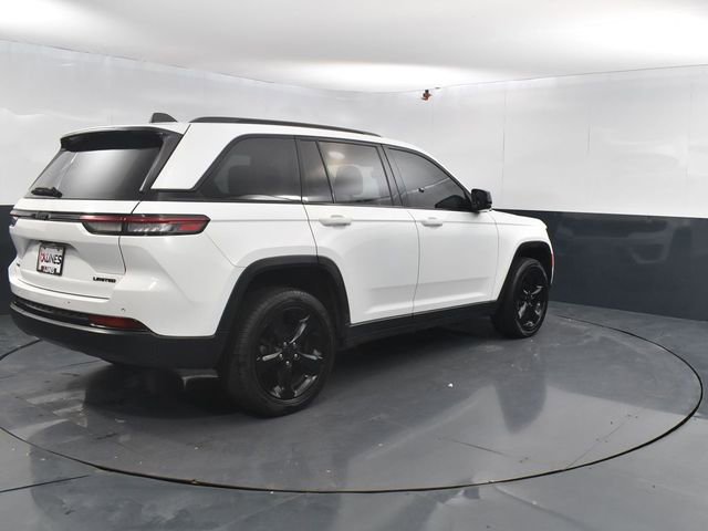 Used 2023 Jeep Grand Cherokee Limited w/ Black Appearance Package image 9