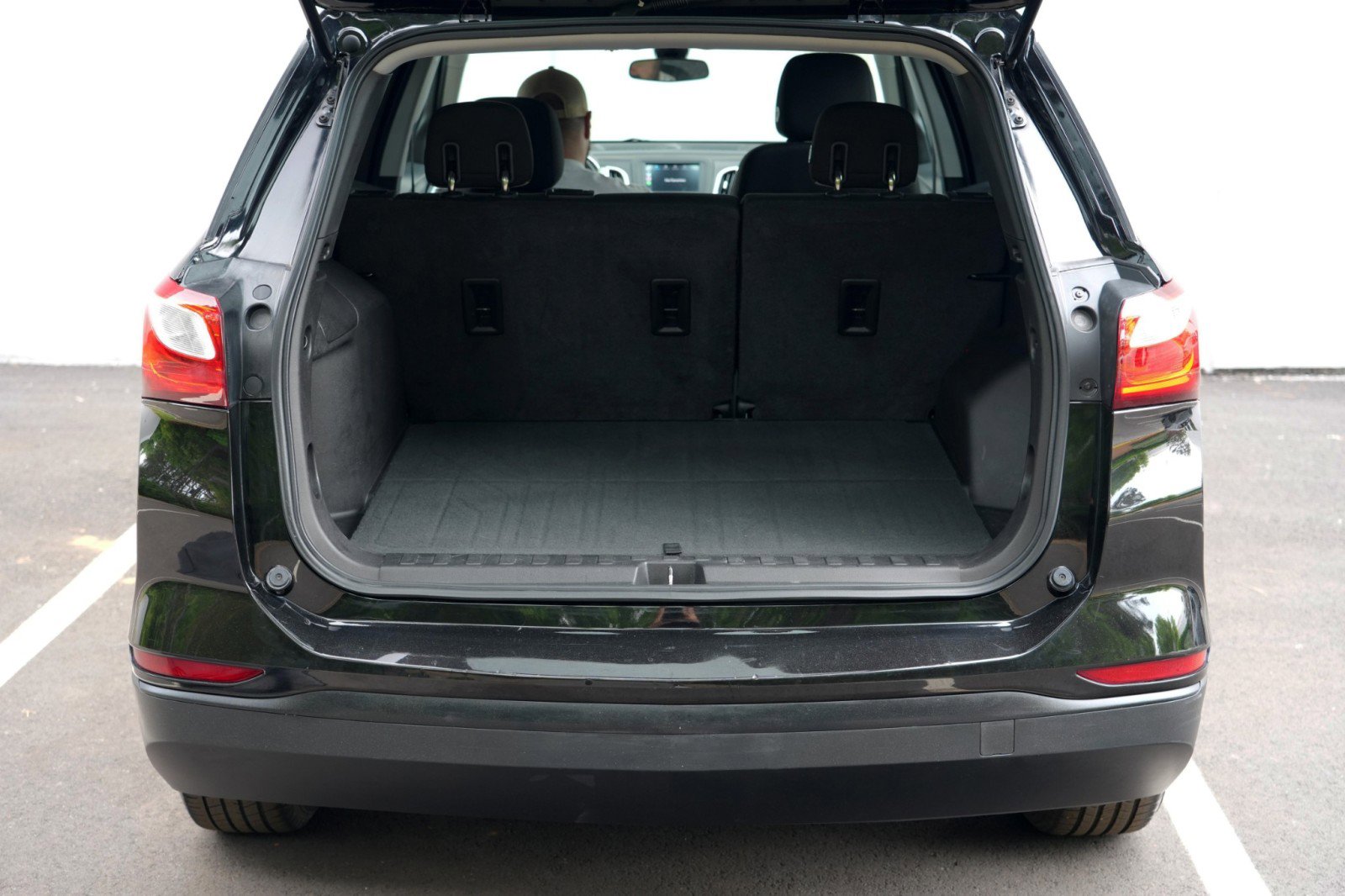 Used 2020 Chevrolet Equinox LS w/ LS Convenience Package FWD image 9