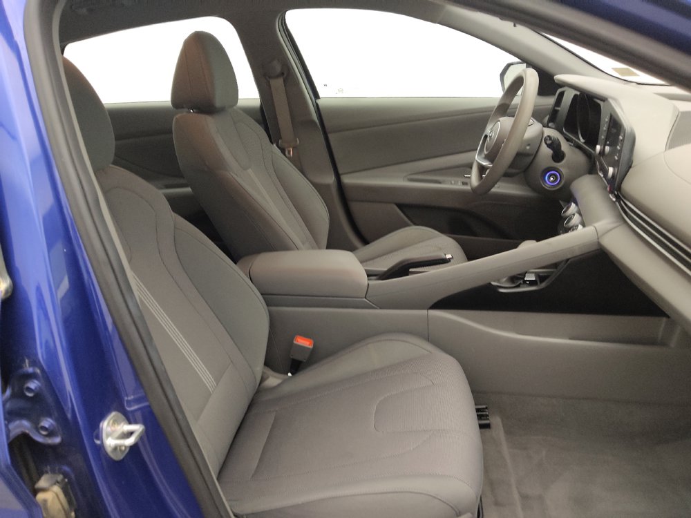 Used 2021 Hyundai Elantra SE FWD image 21