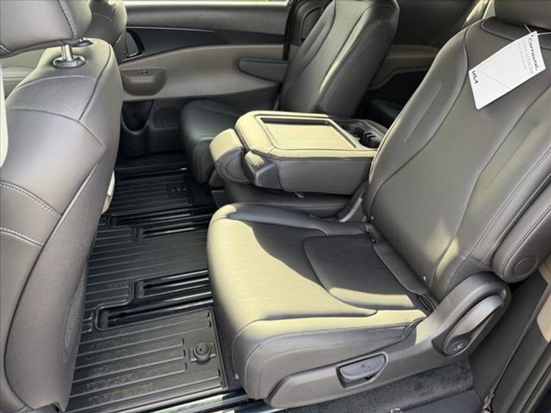 New 2026 Kia Carnival LXS image 11
