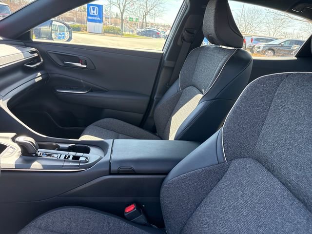 Used 2023 Toyota Crown XLE image 13