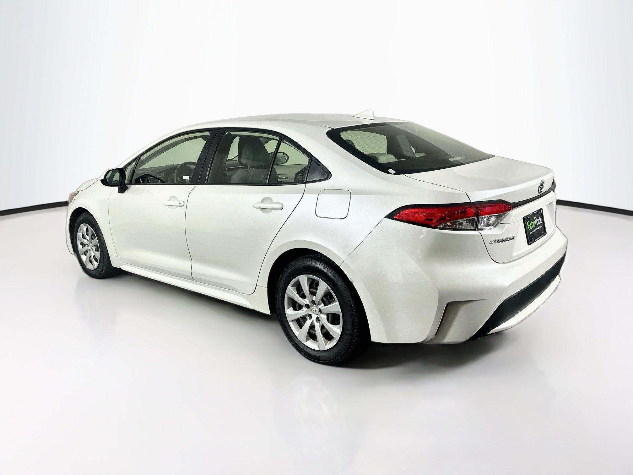 Used 2021 Toyota Corolla LE FWD image 5