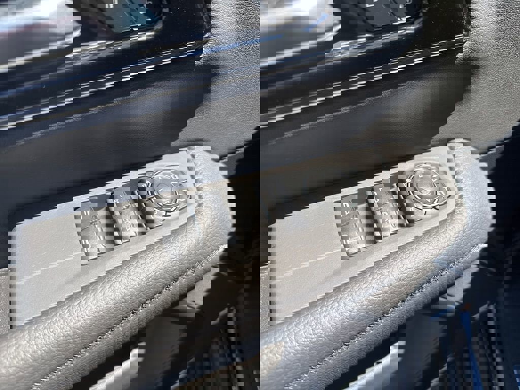 New 2025 GMC Yukon XL Denali w/ Sun & Power Step Package image 24