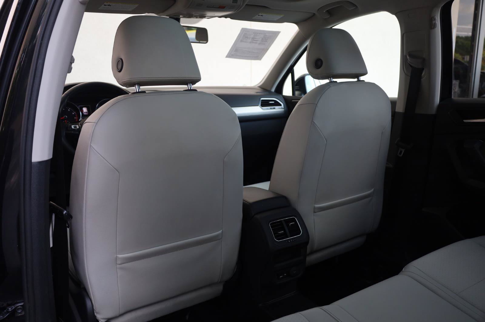 Used 2018 Volkswagen Tiguan SEL AWD/4WD image 17